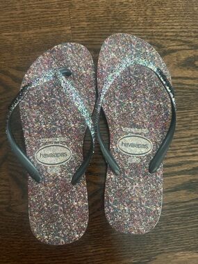 Havaianas Glitter Multi-Color Flip Flops with Black Straps size 6